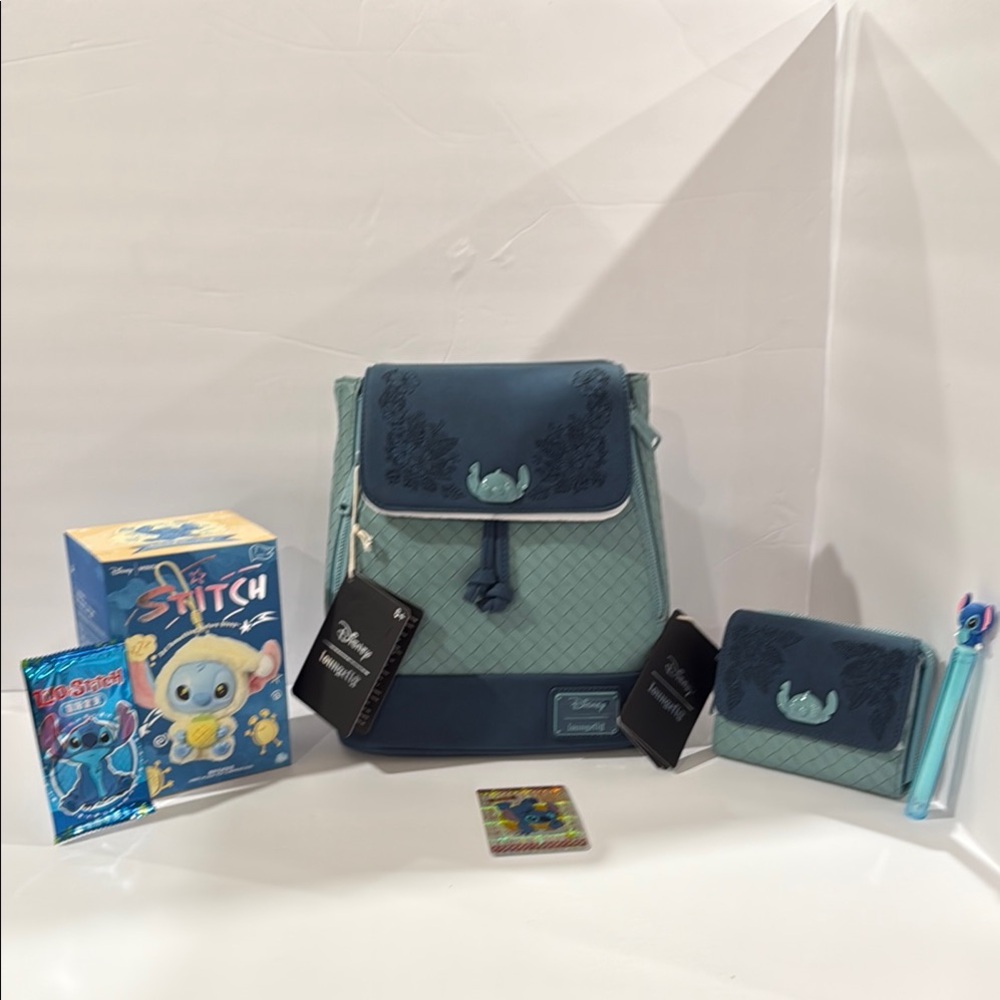Stitch Backpack & Matching wallet, Pen, Trading Card, and Stitch New Pendant Set